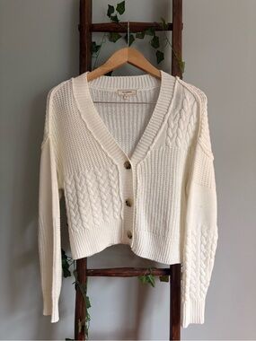 Chunky Cable-Knit V-Neck Cardigan Sweater - White